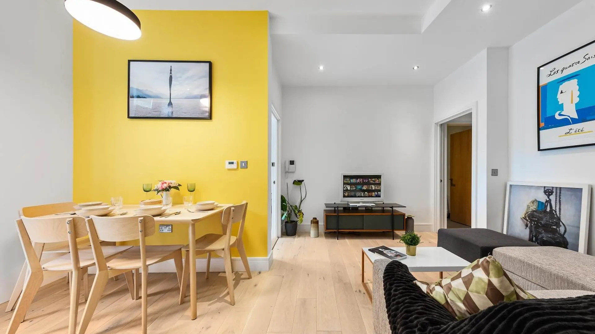 Trendy 2 Bed Flat In Greenwich With Car Parking location