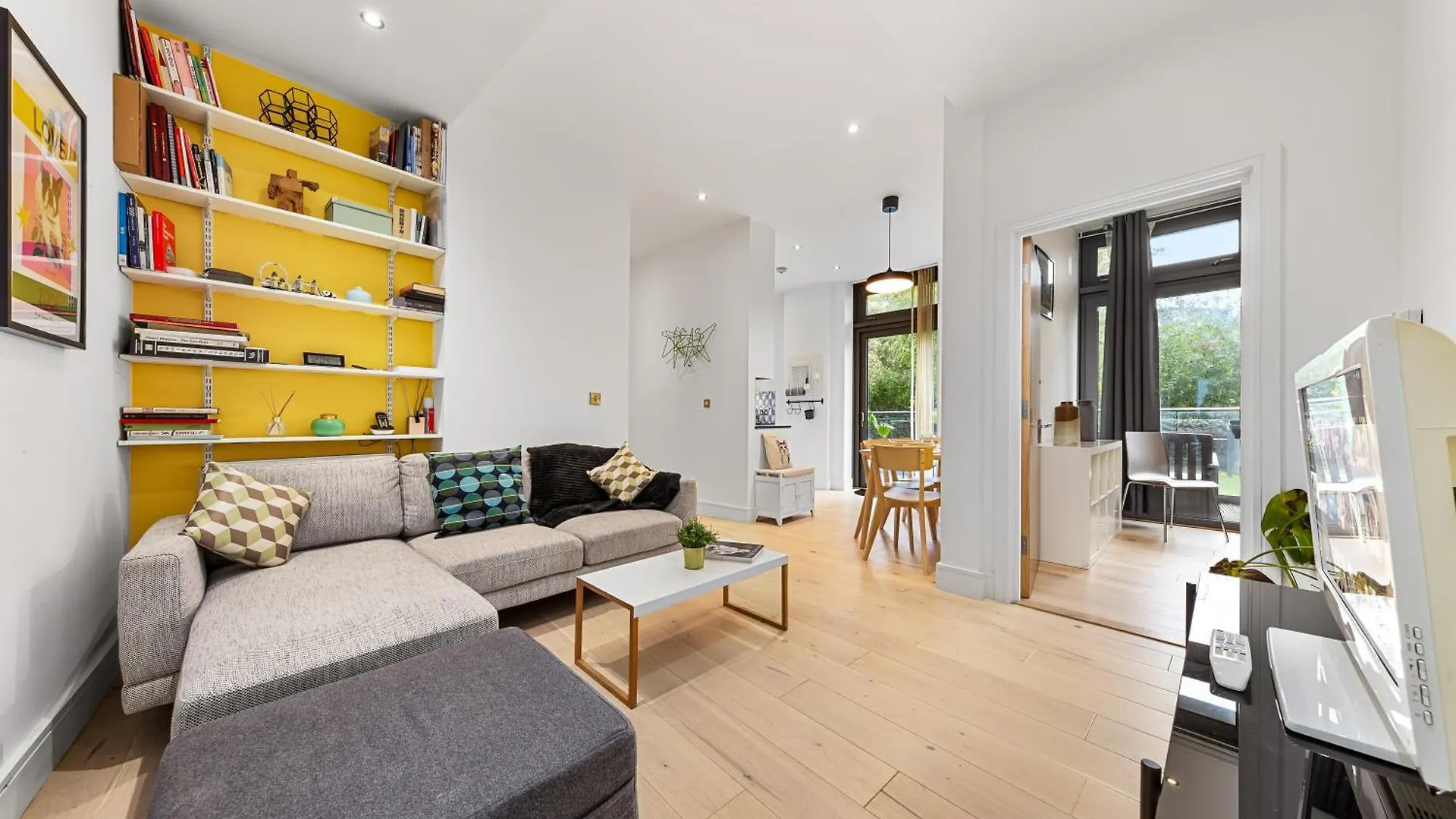 Trendy 2 Bed Flat In Greenwich With Car Parking London 0*,