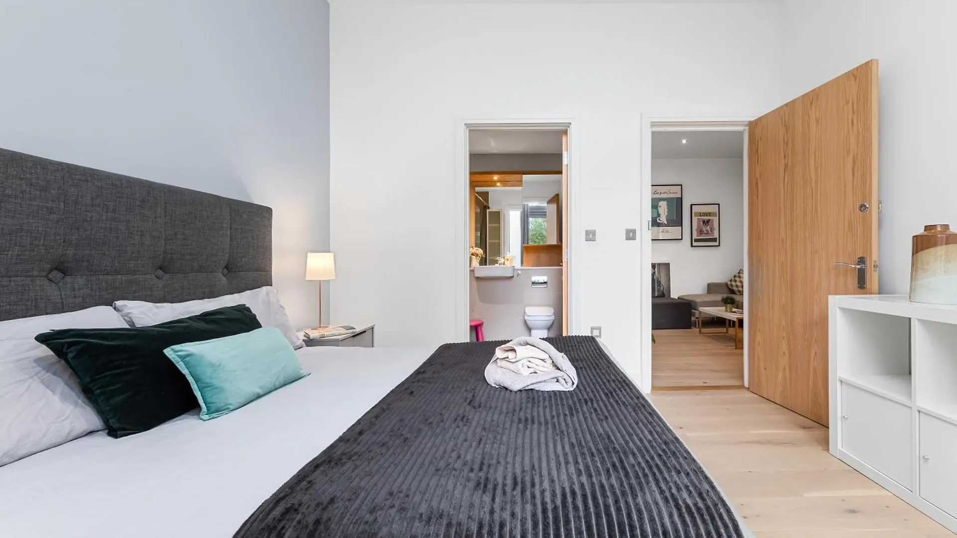 Trendy 2 Bed Flat In Greenwich With Car Parking London 0*,