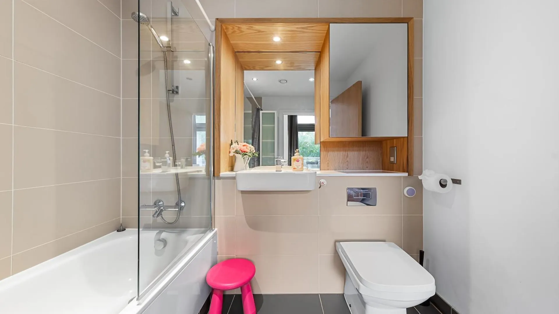 Trendy 2 Bed Flat In Greenwich With Car Parking London Apartment